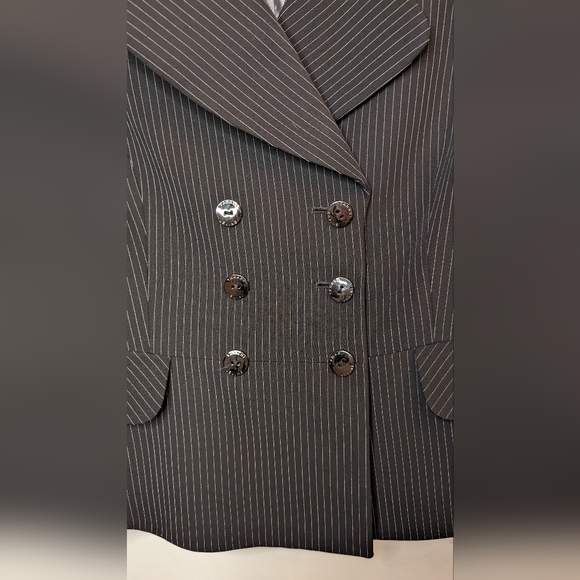 EUC Tahari Arthur S. Levine pinstripe double breasted jacket hits at hip 4P - Picture 9 of 9